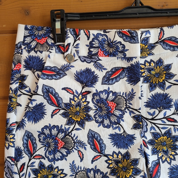 Loft White Blue Floral Boho Printed Summer Chino Short Gold Button Shorts Size 6 - Picture 2 of 4